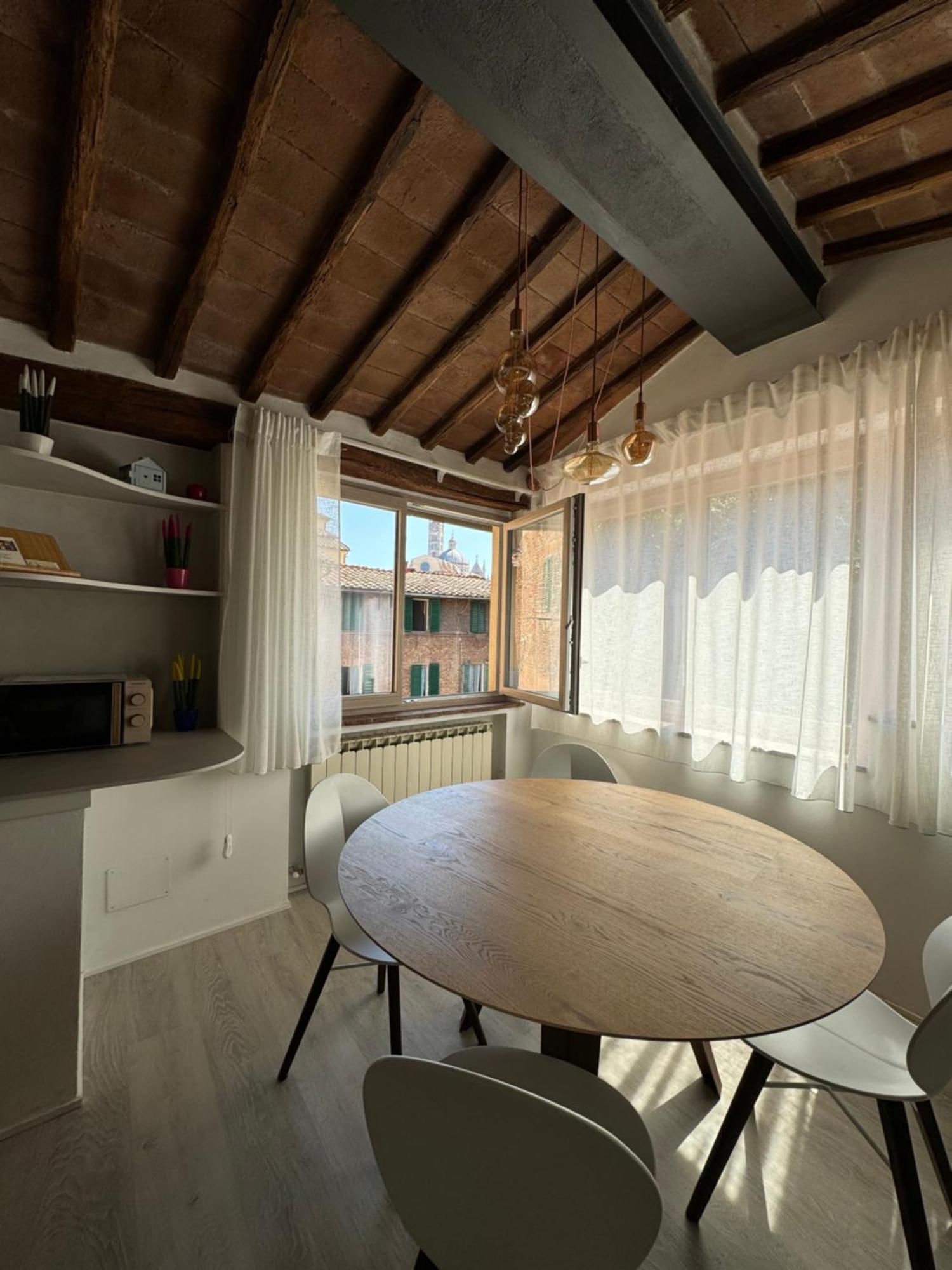 Teresa 91, appartamento incantevole con camino Siena Esterno foto